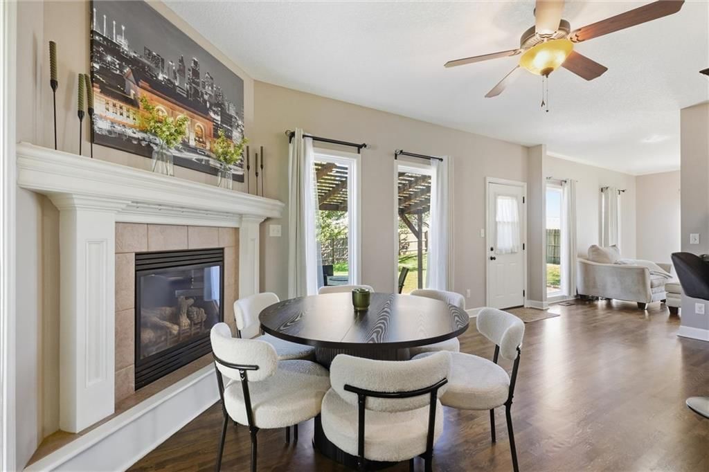 Built-ins at 16917 Cross Creek Drive, Belton, MO 64012