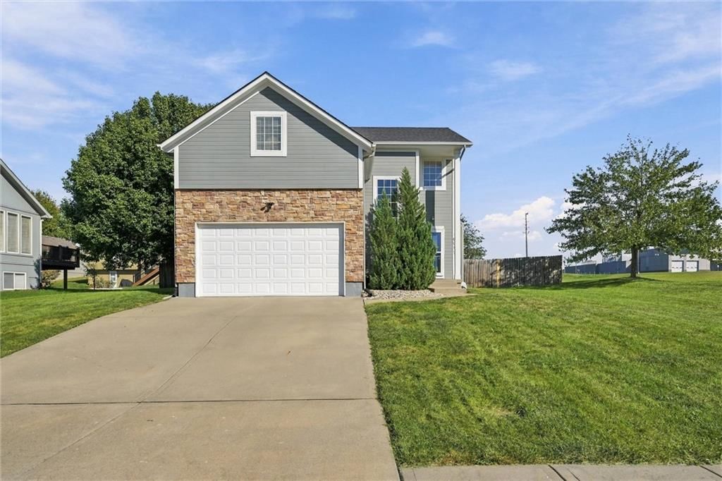 16917 Cross Creek Drive, Belton, MO