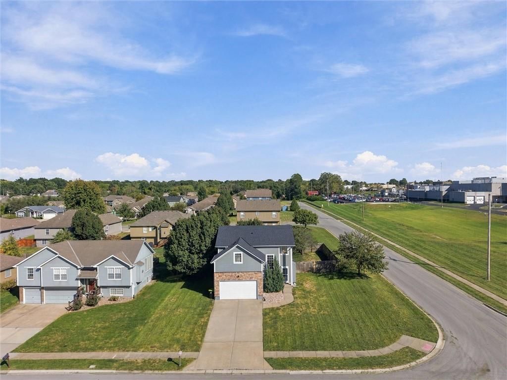 Photo 34 of 35 - 16917 Cross Creek Drive, Belton, MO 64012