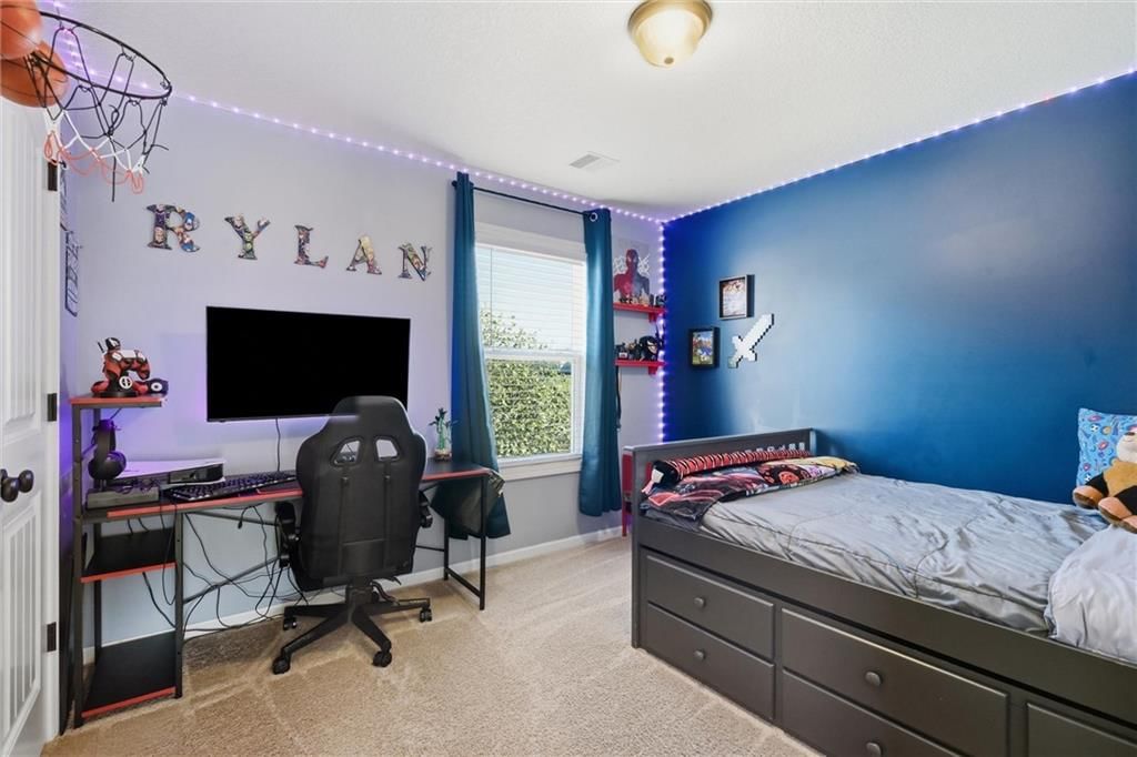 Photo 17 of 35 - 16917 Cross Creek Drive, Belton, MO 64012
