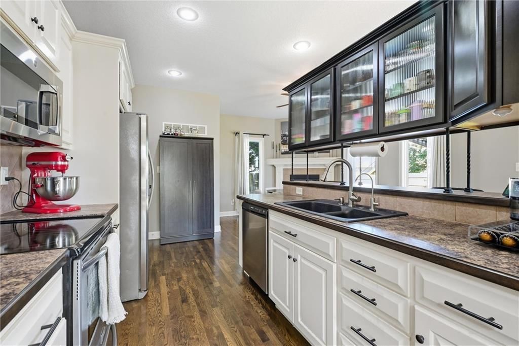 Photo 13 of 35 - 16917 Cross Creek Drive, Belton, MO 64012