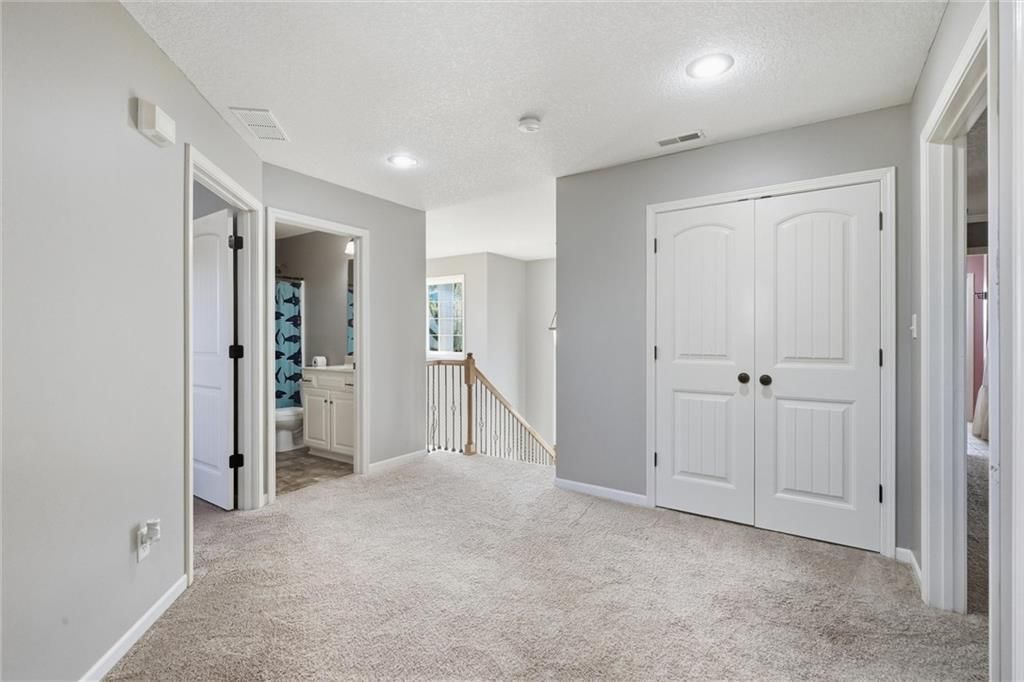 Photo 18 of 35 - 16917 Cross Creek Drive, Belton, MO 64012