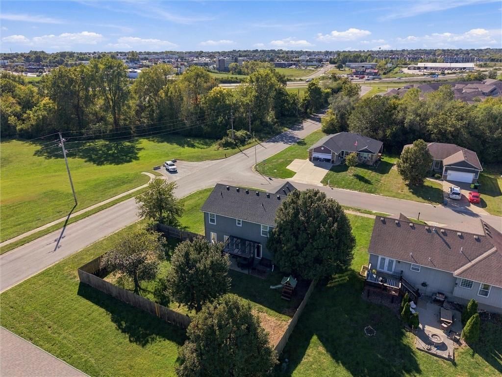 Photo 33 of 35 - 16917 Cross Creek Drive, Belton, MO 64012