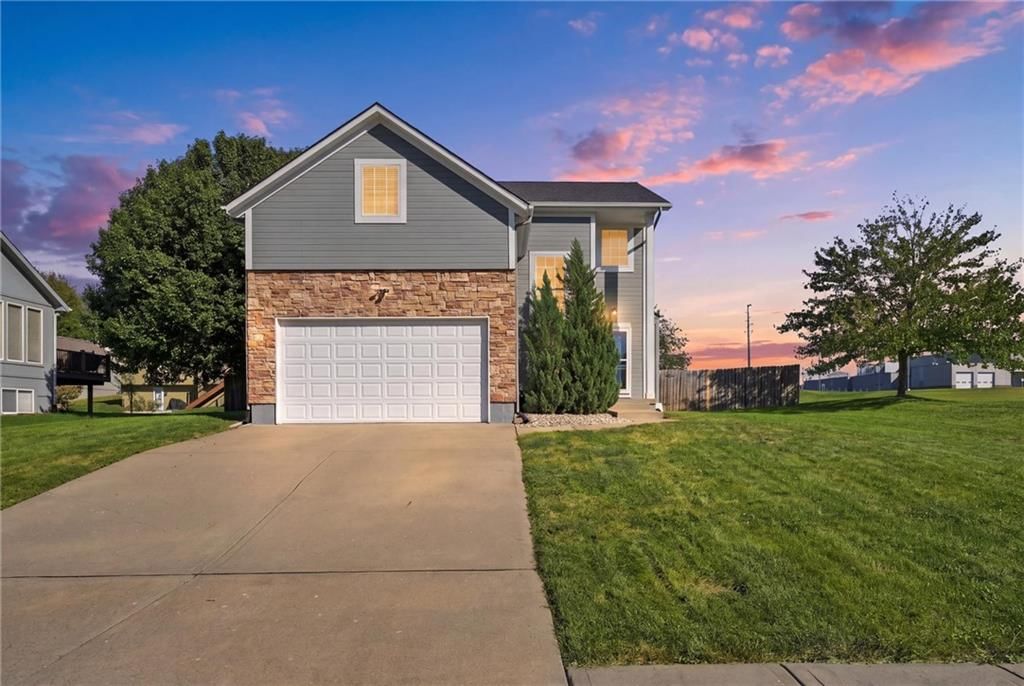 Photo 32 of 35 - 16917 Cross Creek Drive, Belton, MO 64012