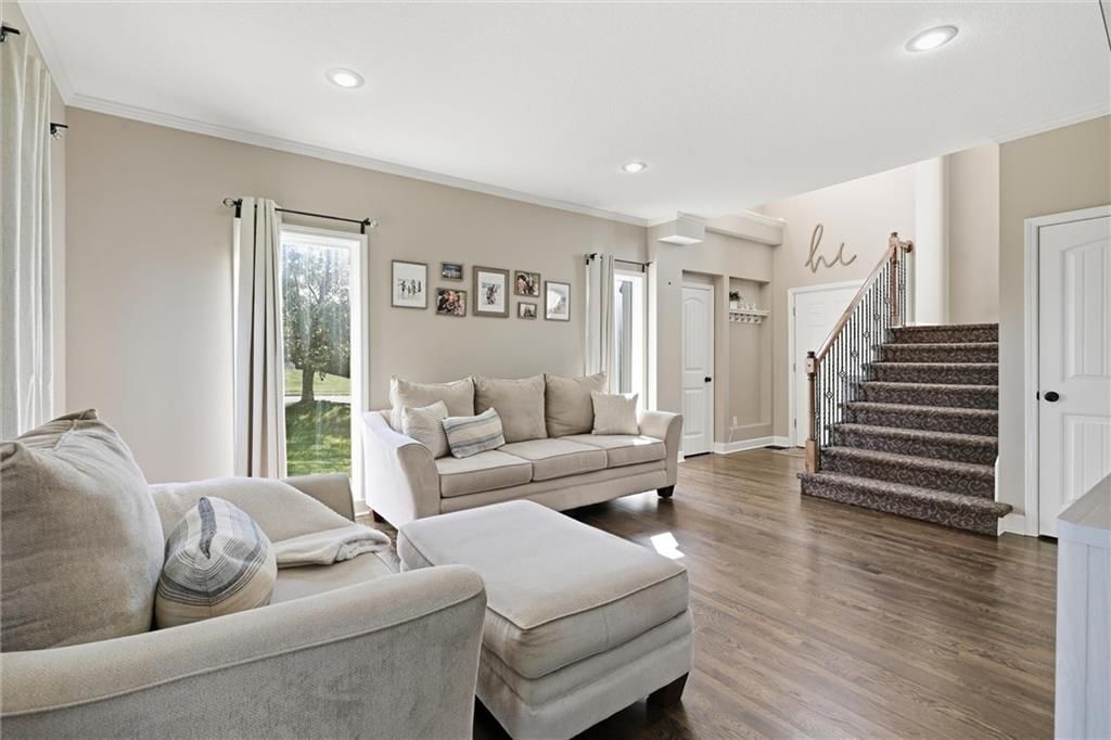 Beige walls at 16917 Cross Creek Drive, Belton, MO 64012