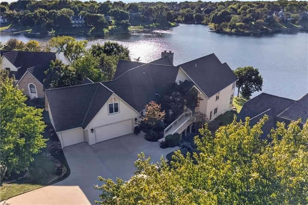 118 NE Edgewater Drive, Lee's Summit, MO: listing photo 2