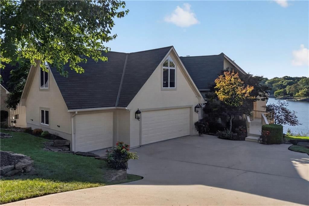 118 NE Edgewater Drive, Lee's Summit, MO: listing photo 3