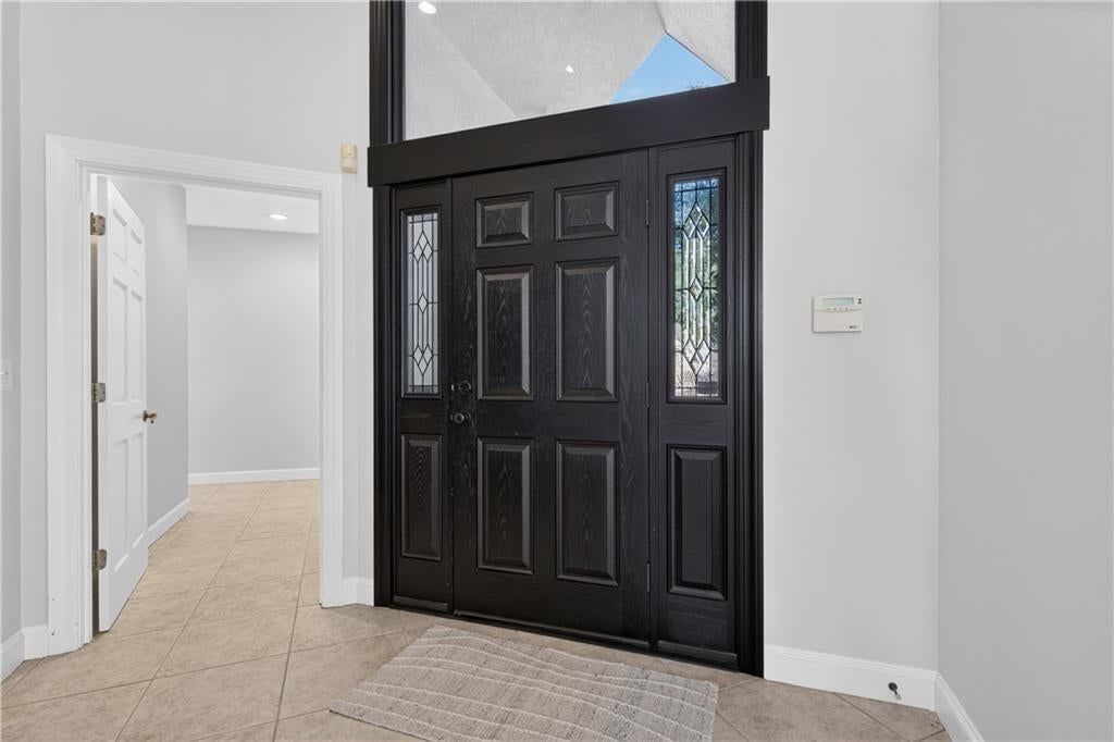 Photo 5 of 71 - 118 NE Edgewater Drive, Lee's Summit, MO 64064