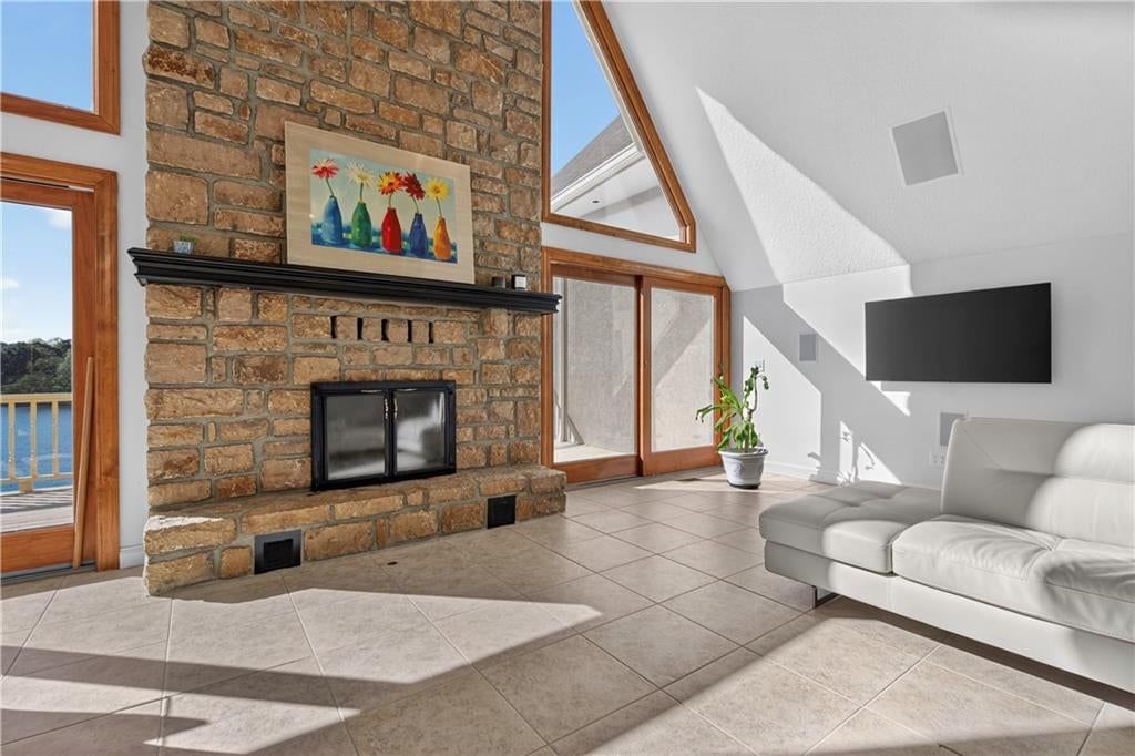 118 NE Edgewater Drive, Lee's Summit, MO