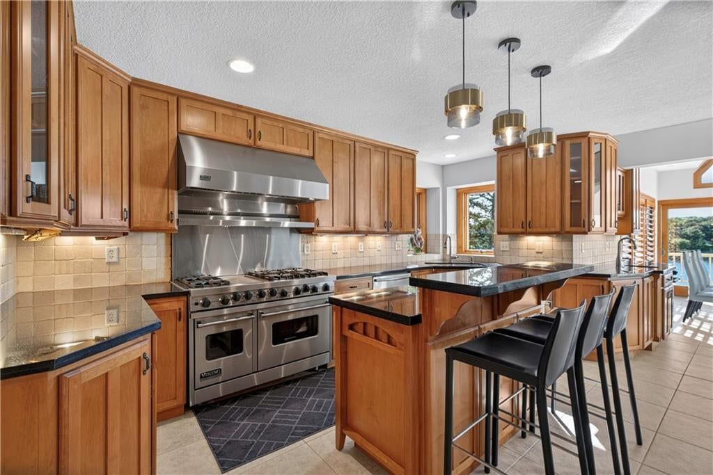 Photo 16 of 71 - 118 NE Edgewater Drive, Lee's Summit, MO 64064