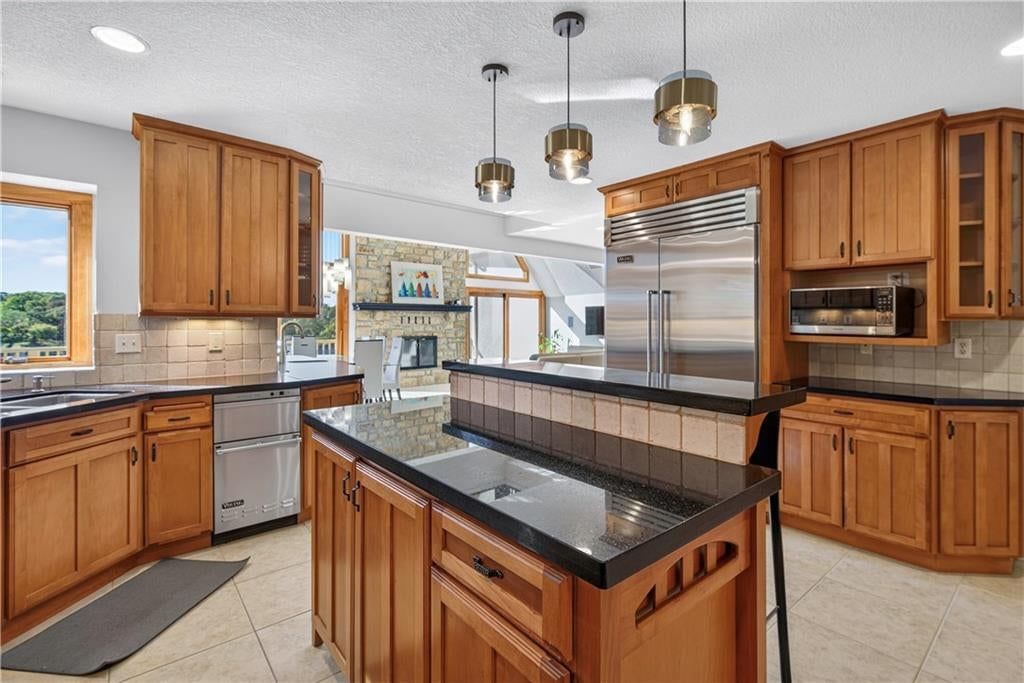 Photo 17 of 71 - 118 NE Edgewater Drive, Lee's Summit, MO 64064