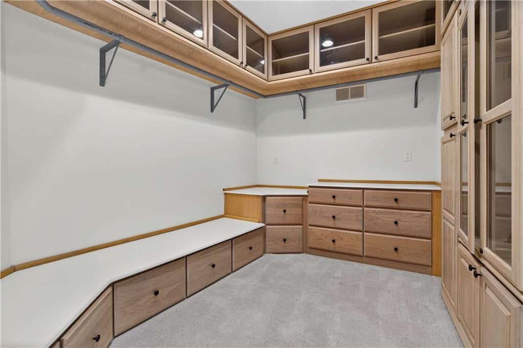 Photo 30 of 71 - 118 NE Edgewater Drive, Lee's Summit, MO 64064