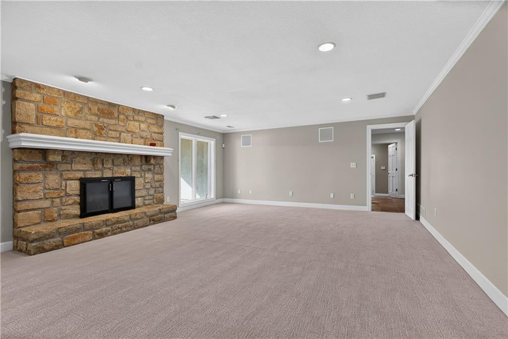 Photo 52 of 71 - 118 NE Edgewater Drive, Lee's Summit, MO 64064