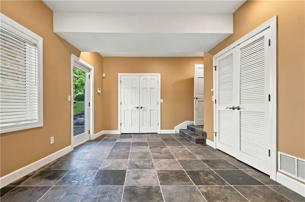 Photo 59 of 71 - 118 NE Edgewater Drive, Lee's Summit, MO 64064