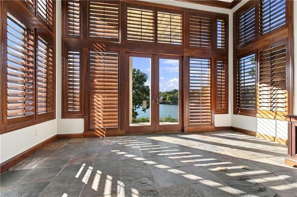 Home office at 118 NE Edgewater Drive, Lee's Summit, MO 64064