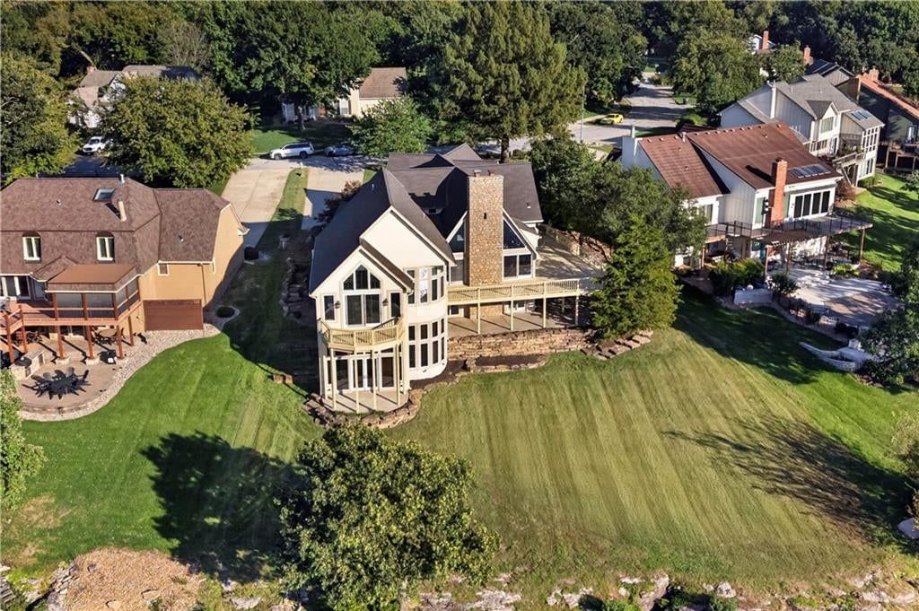 Photo 65 of 71 - 118 NE Edgewater Drive, Lee's Summit, MO 64064