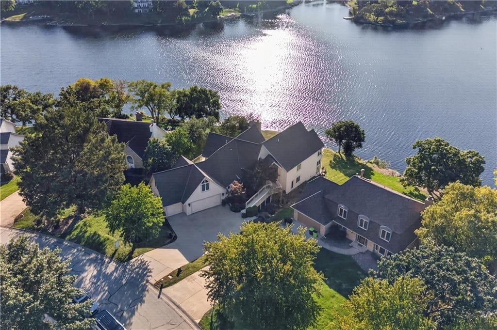 Photo 70 of 71 - 118 NE Edgewater Drive, Lee's Summit, MO 64064