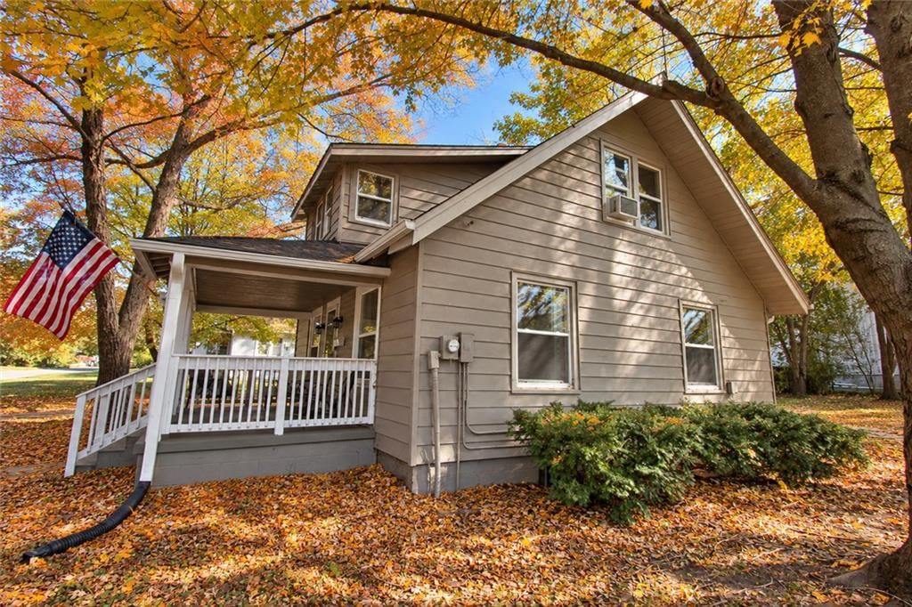 Photo 4 of 16 - 327 W SOUTHSIDE Boulevard, Independence, MO 64055