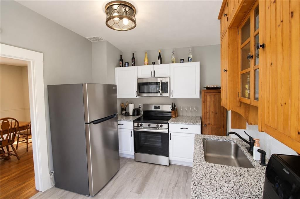Photo 7 of 16 - 327 W SOUTHSIDE Boulevard, Independence, MO 64055