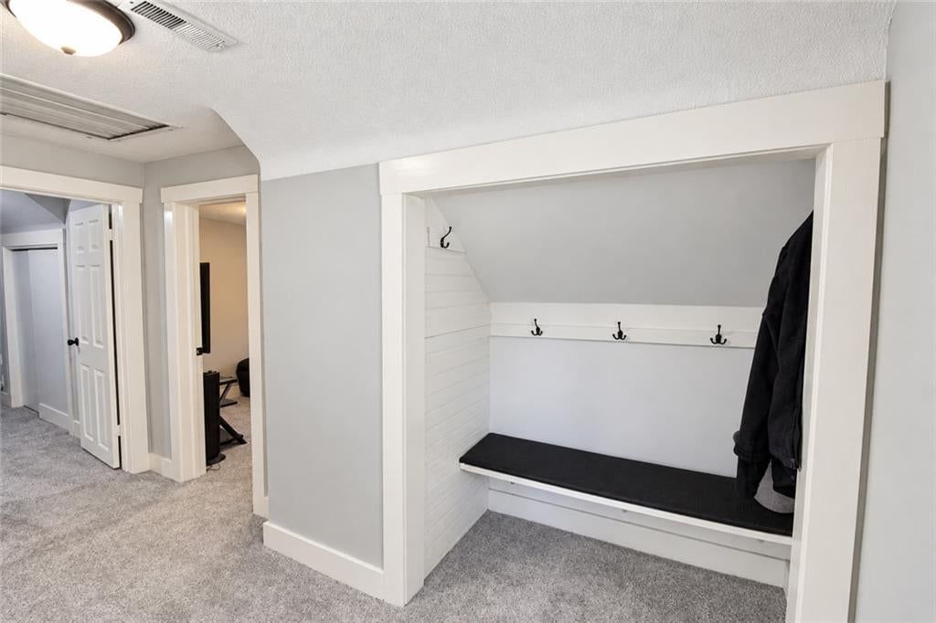 Photo 13 of 16 - 327 W SOUTHSIDE Boulevard, Independence, MO 64055