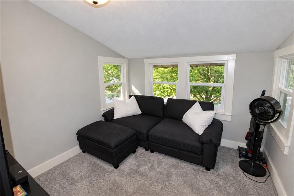 Photo 16 of 16 - 327 W SOUTHSIDE Boulevard, Independence, MO 64055