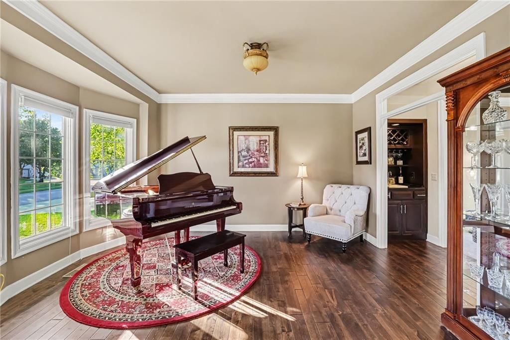 Wet bar at 14104 Kessler Street, Overland Park, KS 66221