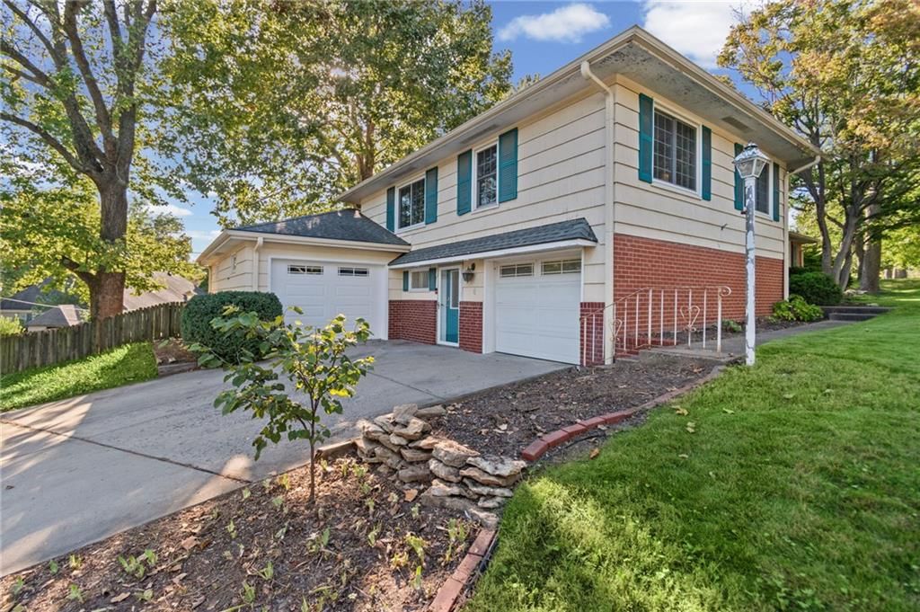 1913 E 29th Avenue, North Kansas City, MO: listing photo 2