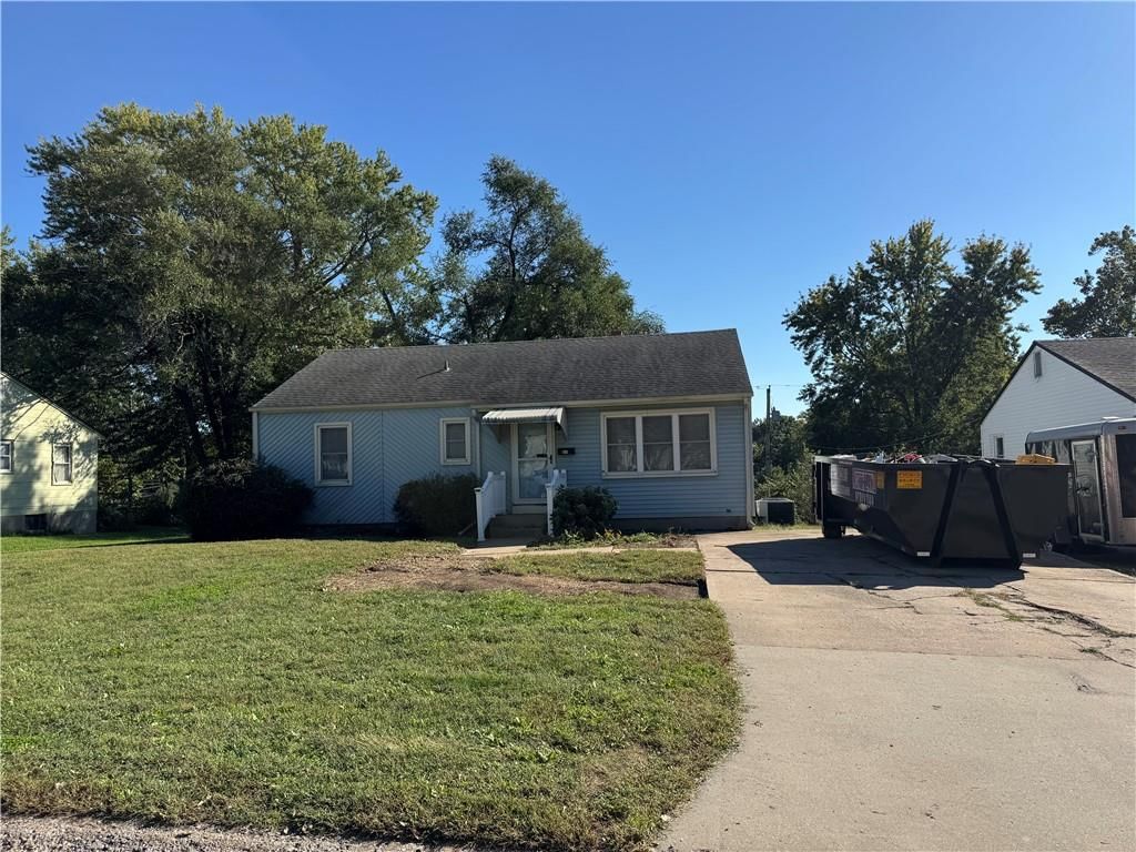 1401 NE 67th Terrace, Gladstone, MO: listing photo 2