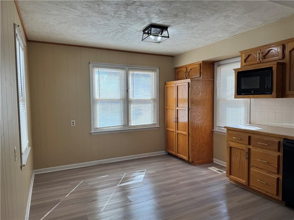 Photo 9 of 31 - 1401 NE 67th Terrace, Gladstone, MO 64118