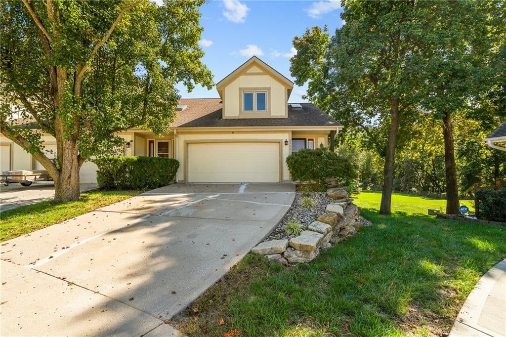 8204 NW Bradford Court, Kansas City, MO