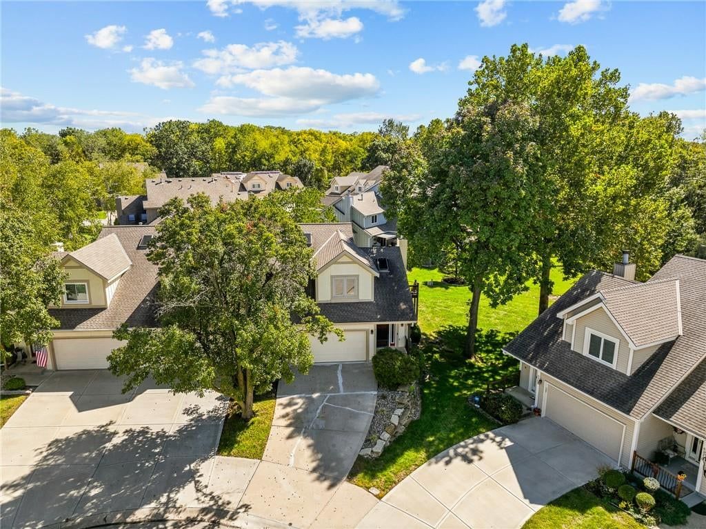 8204 NW Bradford Court, Kansas City, MO: listing photo 2