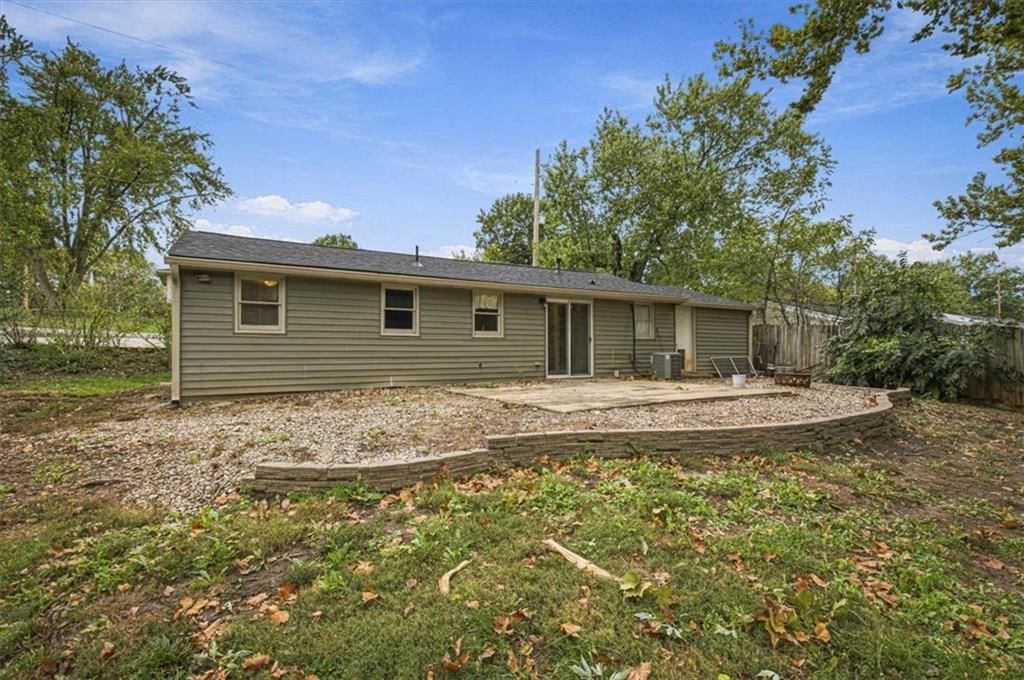 Photo 11 of 29 - 6503 River Road, Pleasant Valley, MO 64068