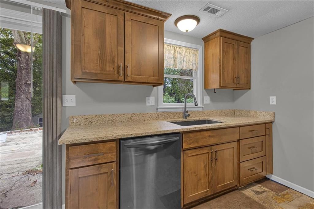 Photo 19 of 29 - 6503 River Road, Pleasant Valley, MO 64068