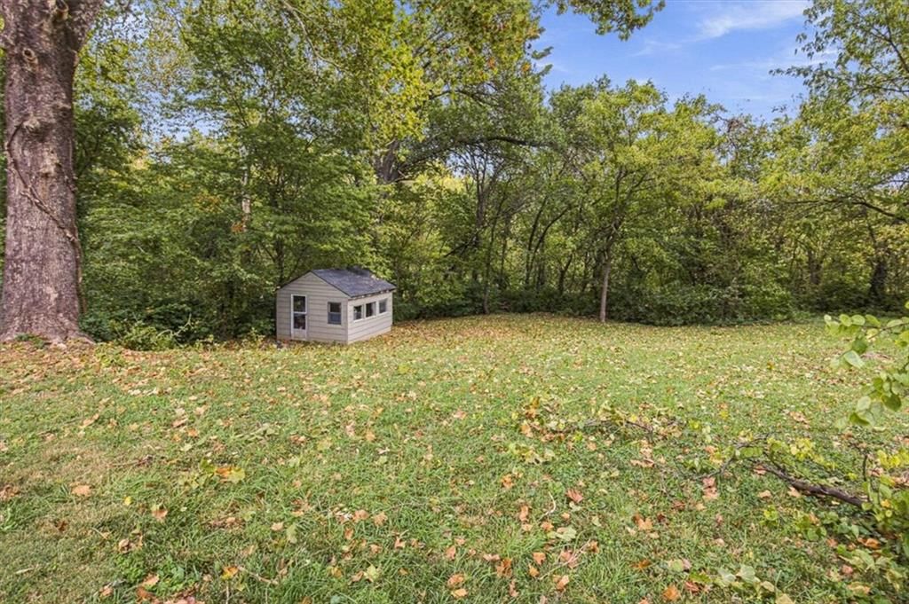 Photo 9 of 29 - 6503 River Road, Pleasant Valley, MO 64068