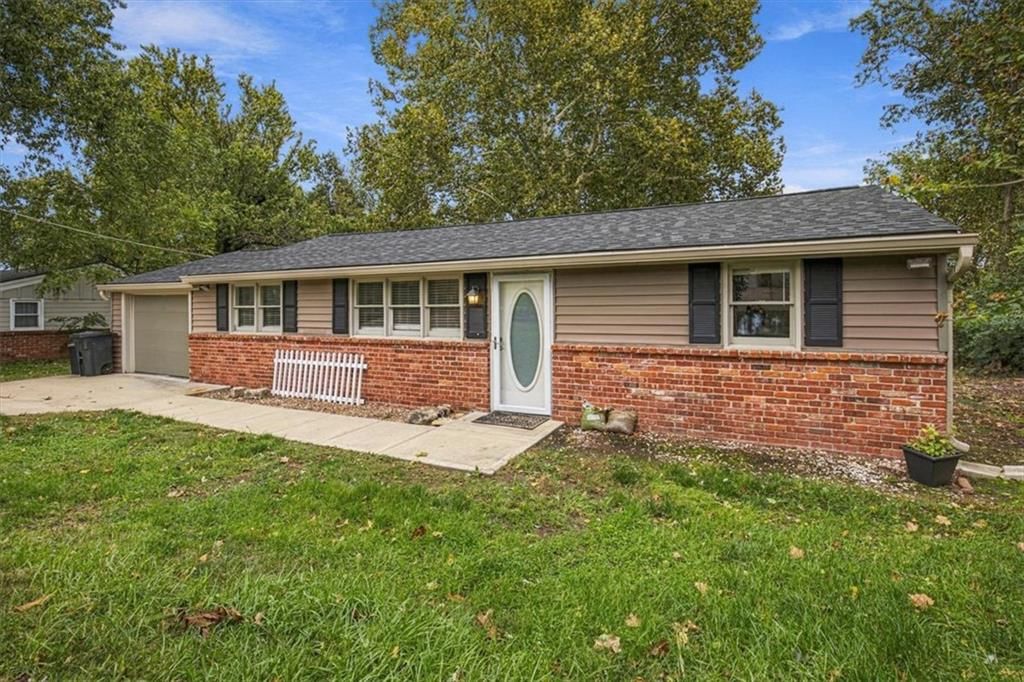 Photo 4 of 29 - 6503 River Road, Pleasant Valley, MO 64068