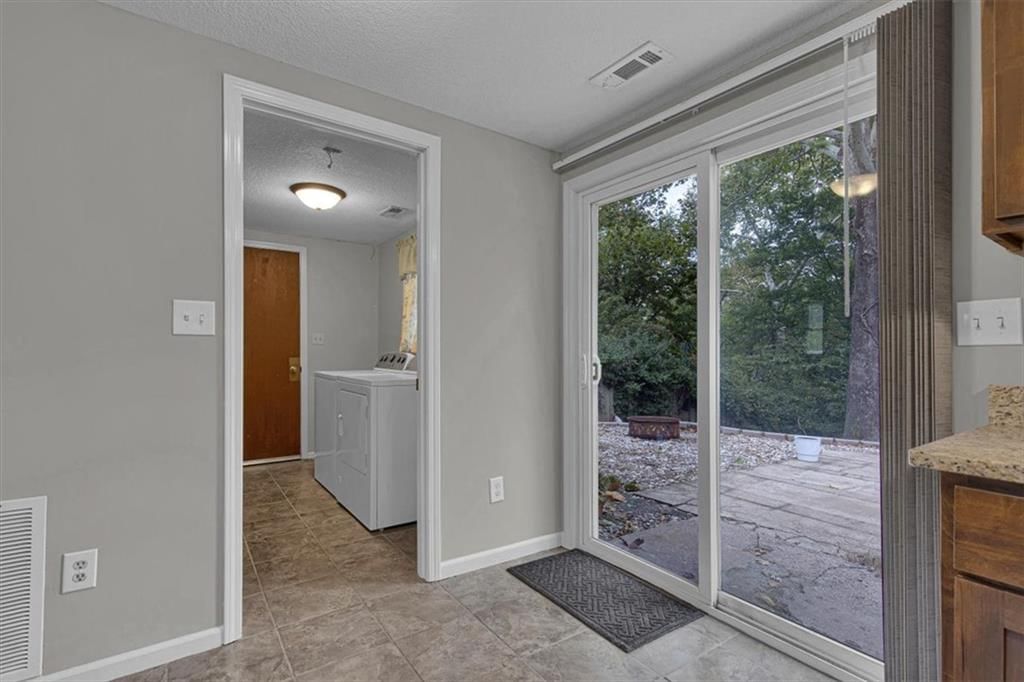 Photo 20 of 29 - 6503 River Road, Pleasant Valley, MO 64068