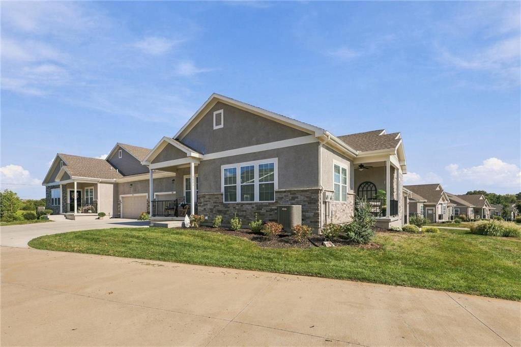 21798 W 119th Terrace, Olathe, KS: listing photo 3