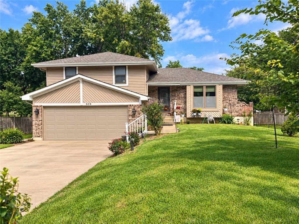 509 NW Beau Circle, Blue Springs, MO