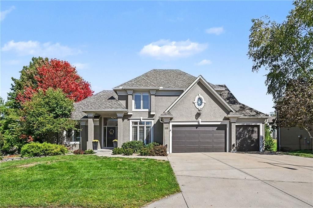 8121 Parkview Drive, Parkville, MO
