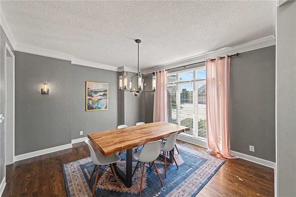 Photo 4 of 44 - 8121 Parkview Drive, Parkville, MO 64152