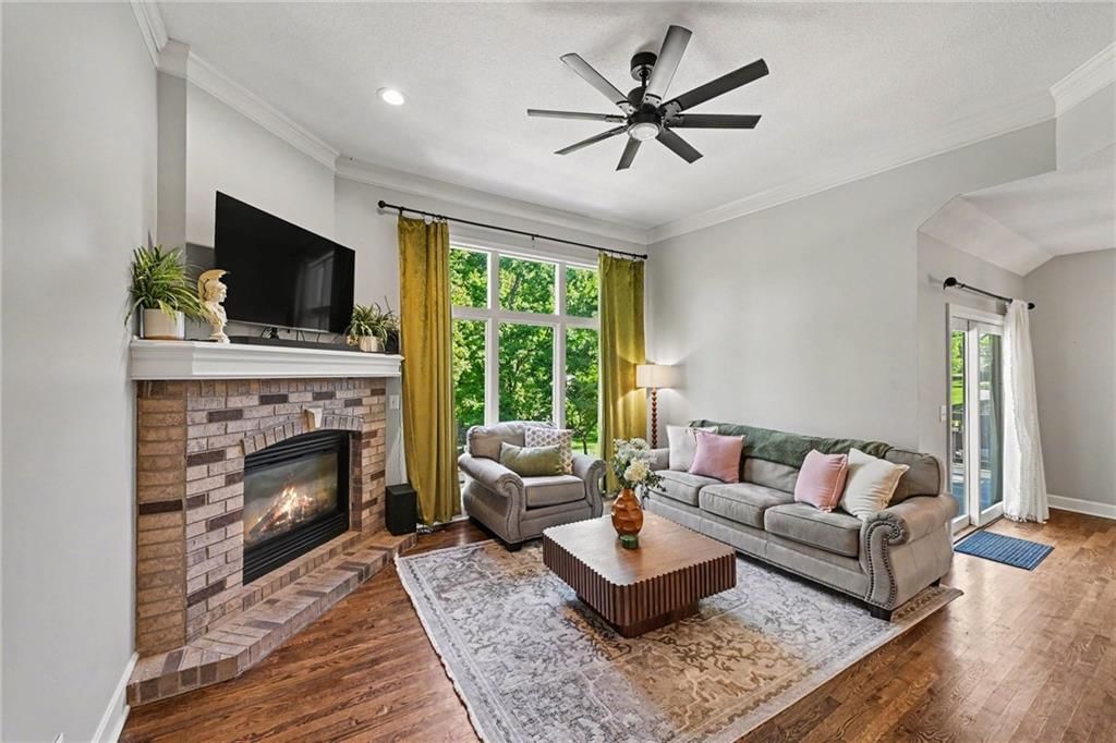 Photo 10 of 44 - 8121 Parkview Drive, Parkville, MO 64152