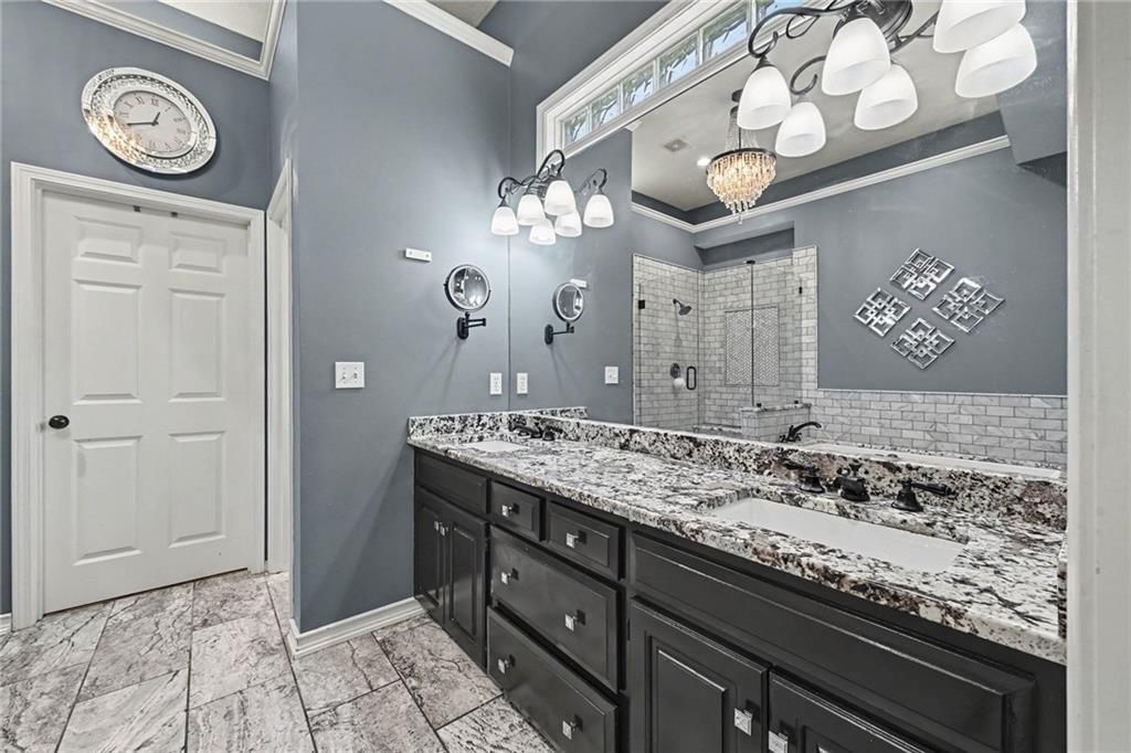 Photo 20 of 44 - 8121 Parkview Drive, Parkville, MO 64152