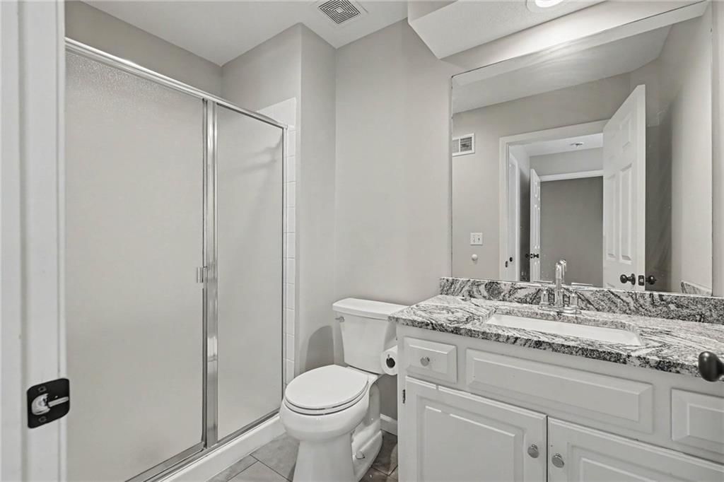 Photo 26 of 44 - 8121 Parkview Drive, Parkville, MO 64152