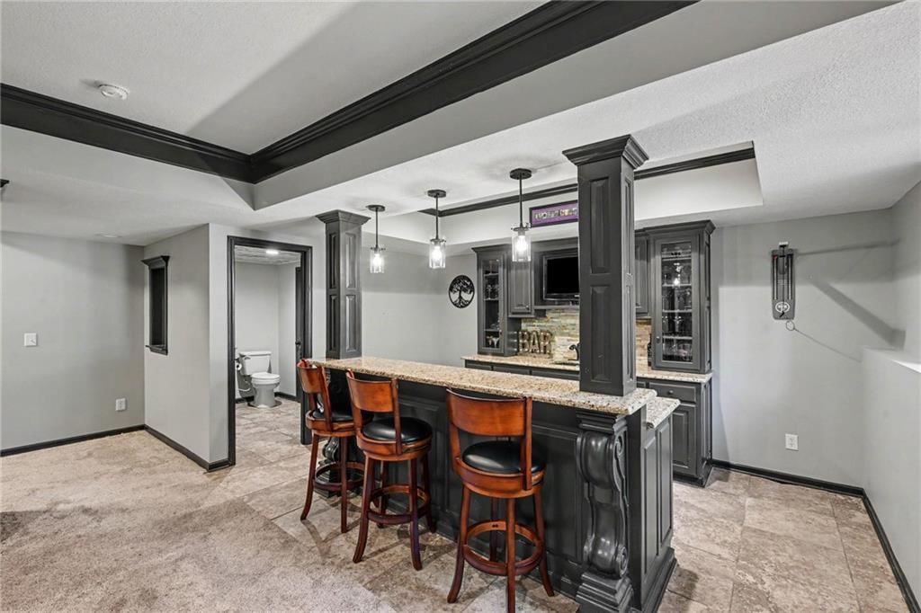 Photo 27 of 44 - 8121 Parkview Drive, Parkville, MO 64152