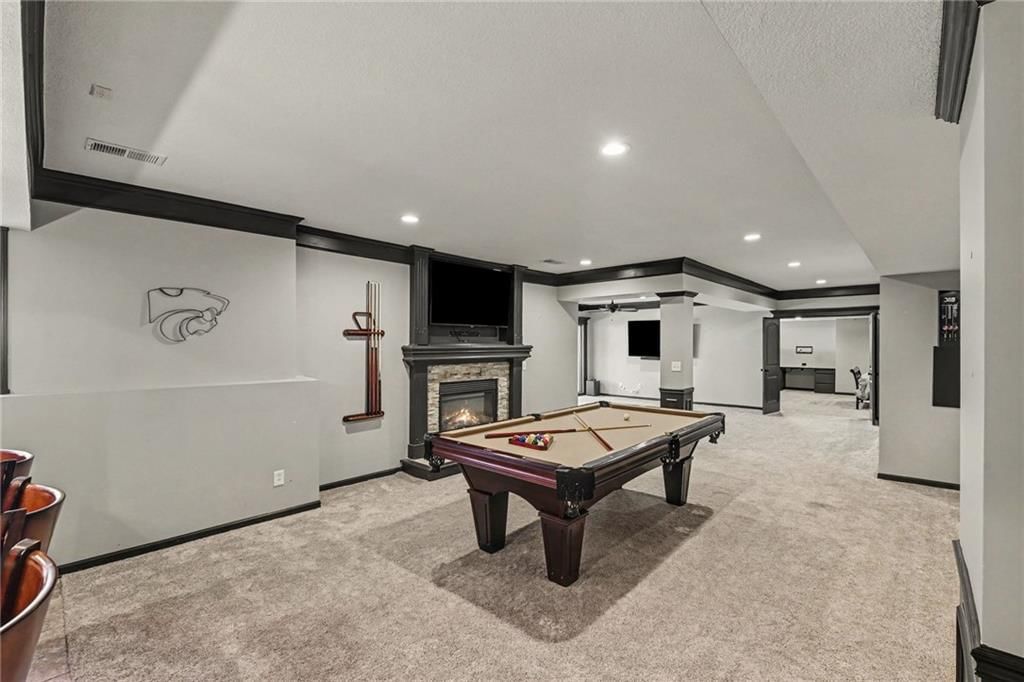 Photo 28 of 44 - 8121 Parkview Drive, Parkville, MO 64152