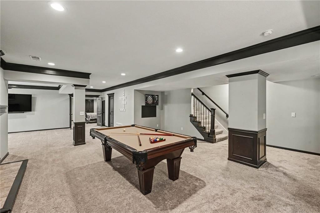 Photo 29 of 44 - 8121 Parkview Drive, Parkville, MO 64152