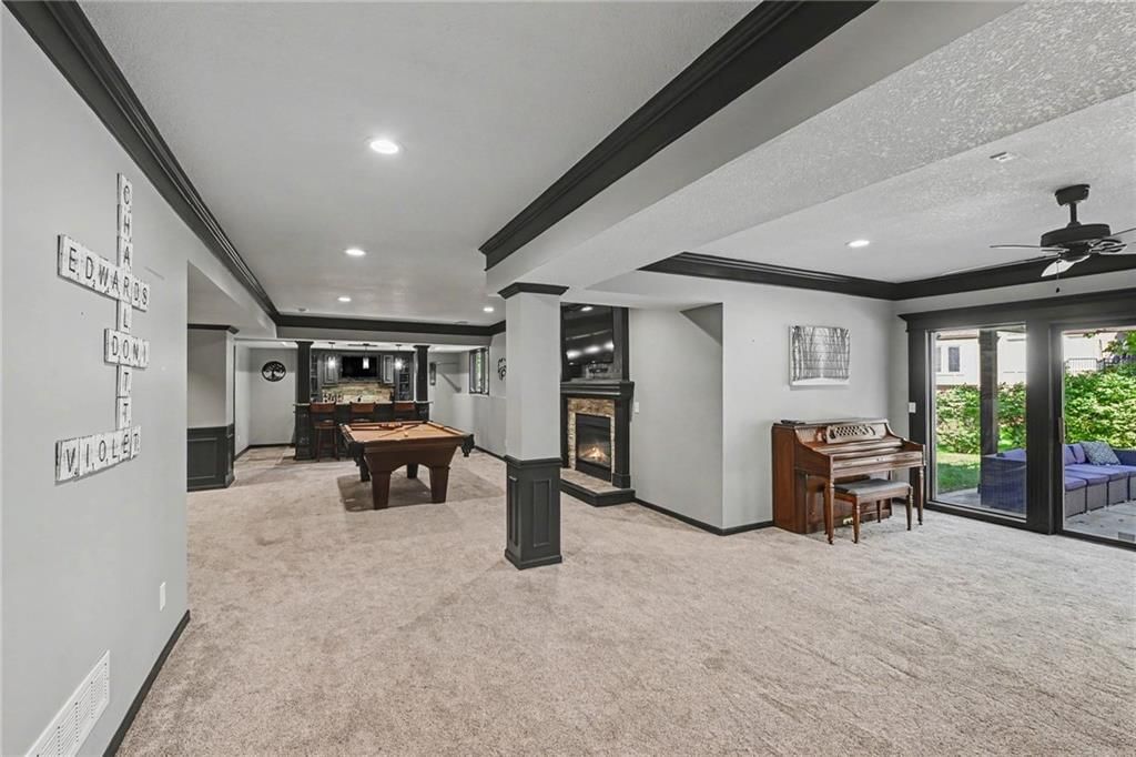 Photo 30 of 44 - 8121 Parkview Drive, Parkville, MO 64152