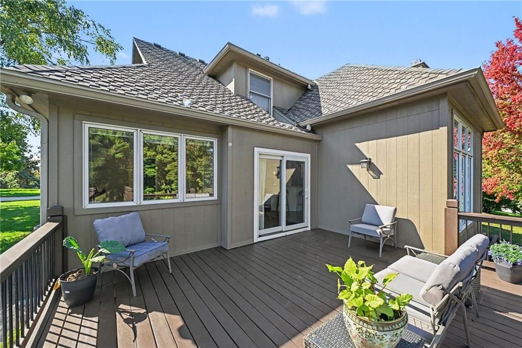 Photo 34 of 44 - 8121 Parkview Drive, Parkville, MO 64152