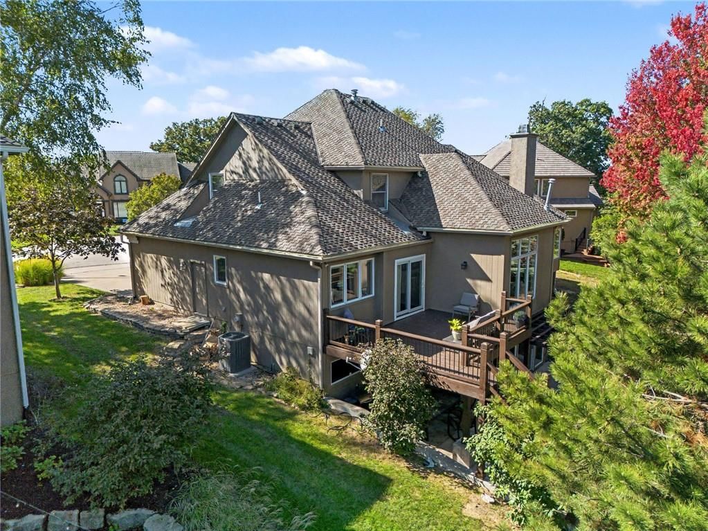 Photo 37 of 44 - 8121 Parkview Drive, Parkville, MO 64152