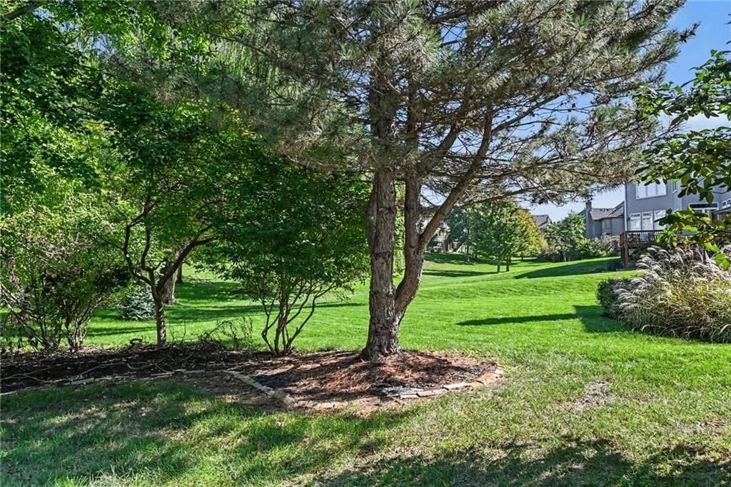 Photo 38 of 44 - 8121 Parkview Drive, Parkville, MO 64152